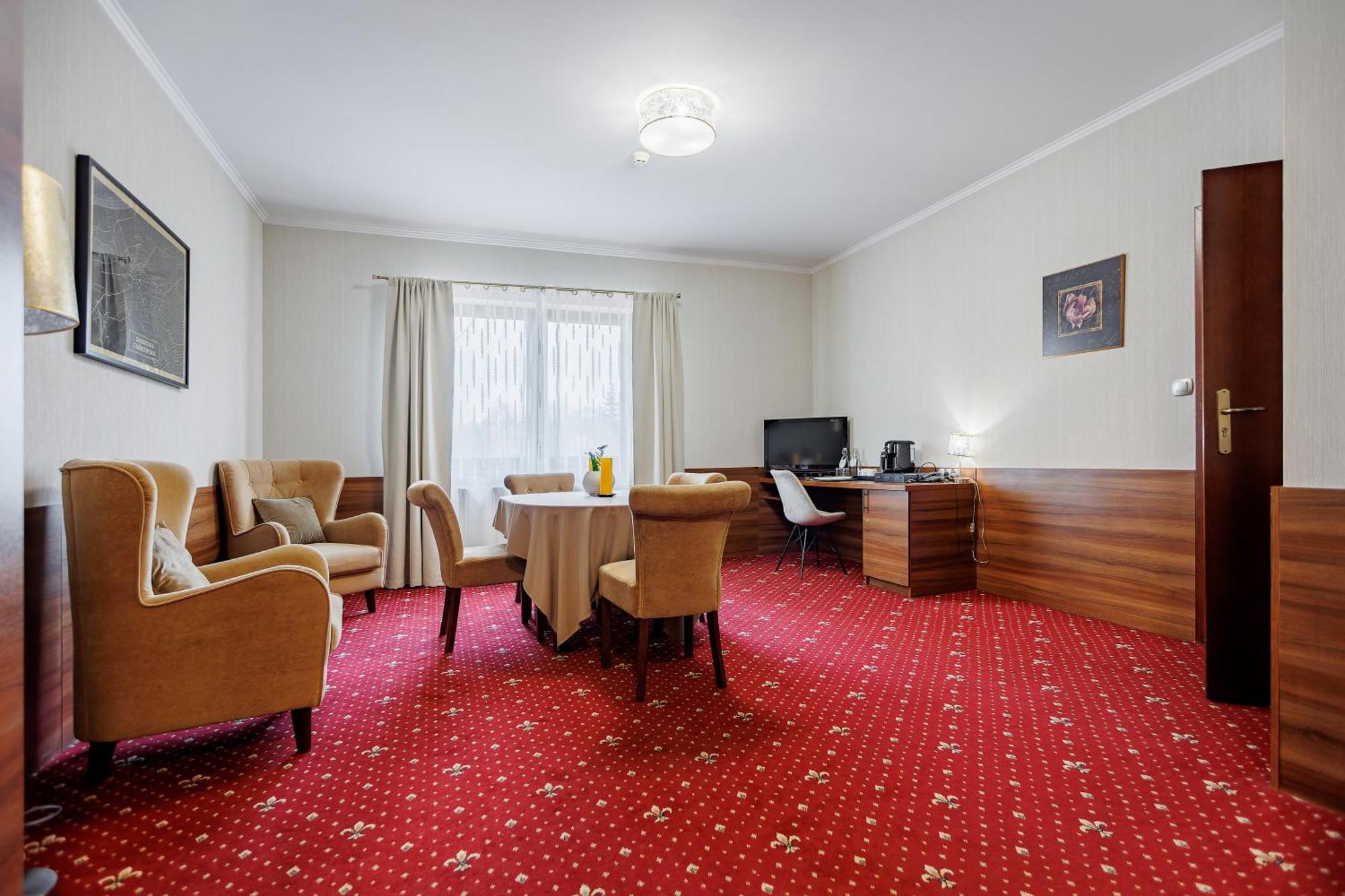 Hotel Cristal Park Dabrowa Tarnowska Exterior photo
