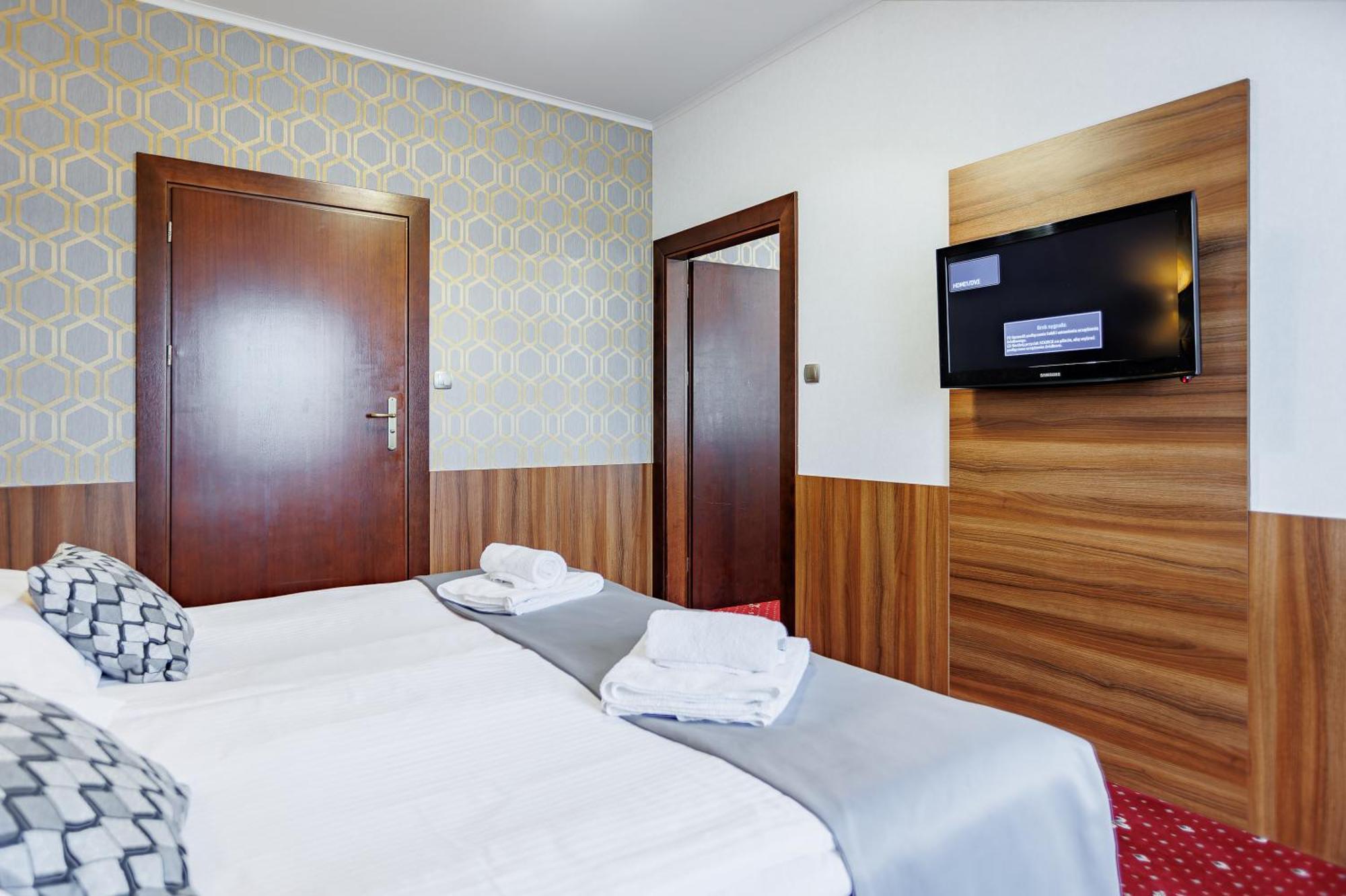 Hotel Cristal Park Dabrowa Tarnowska Exterior photo