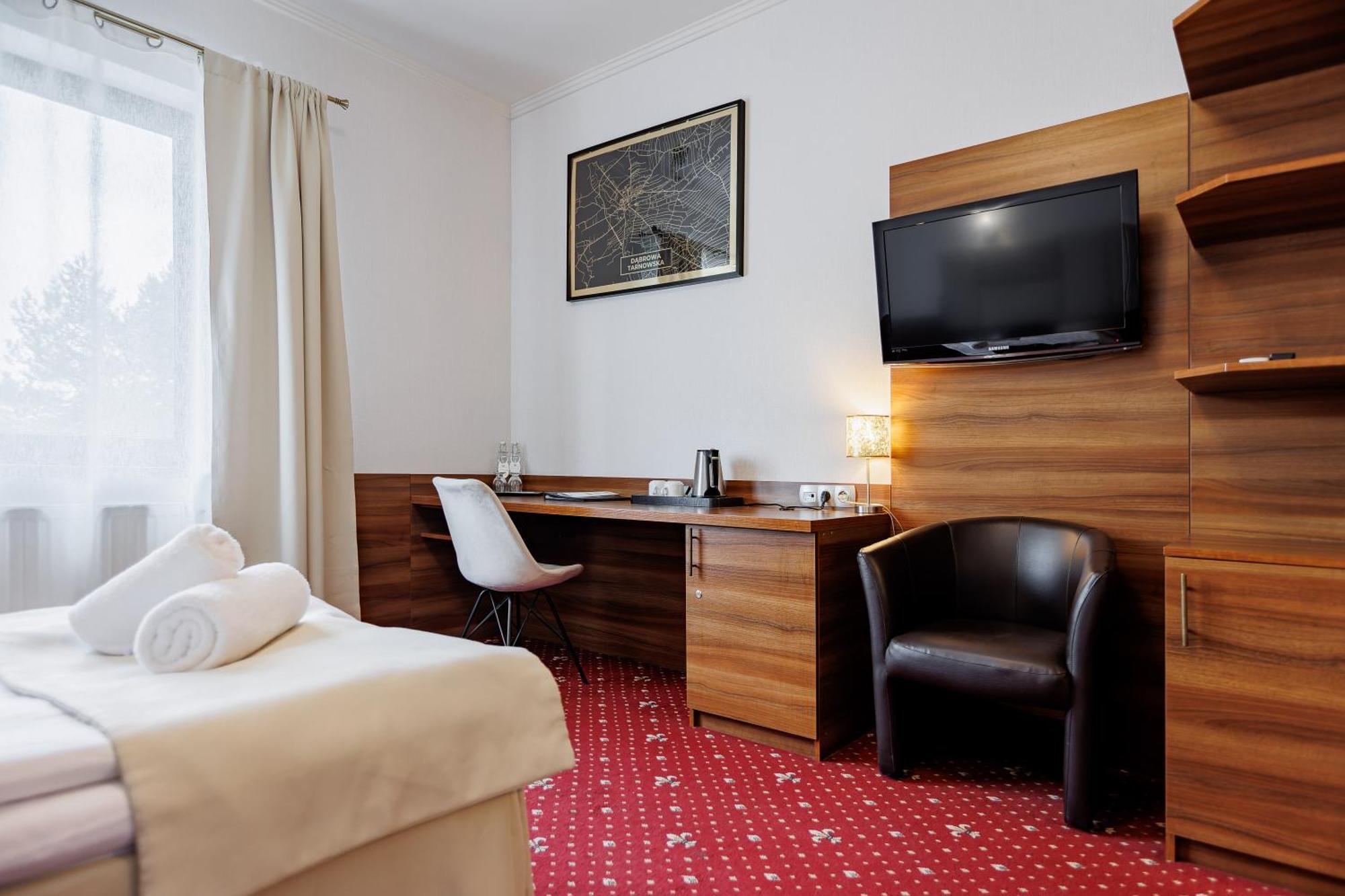 Hotel Cristal Park Dabrowa Tarnowska Exterior photo