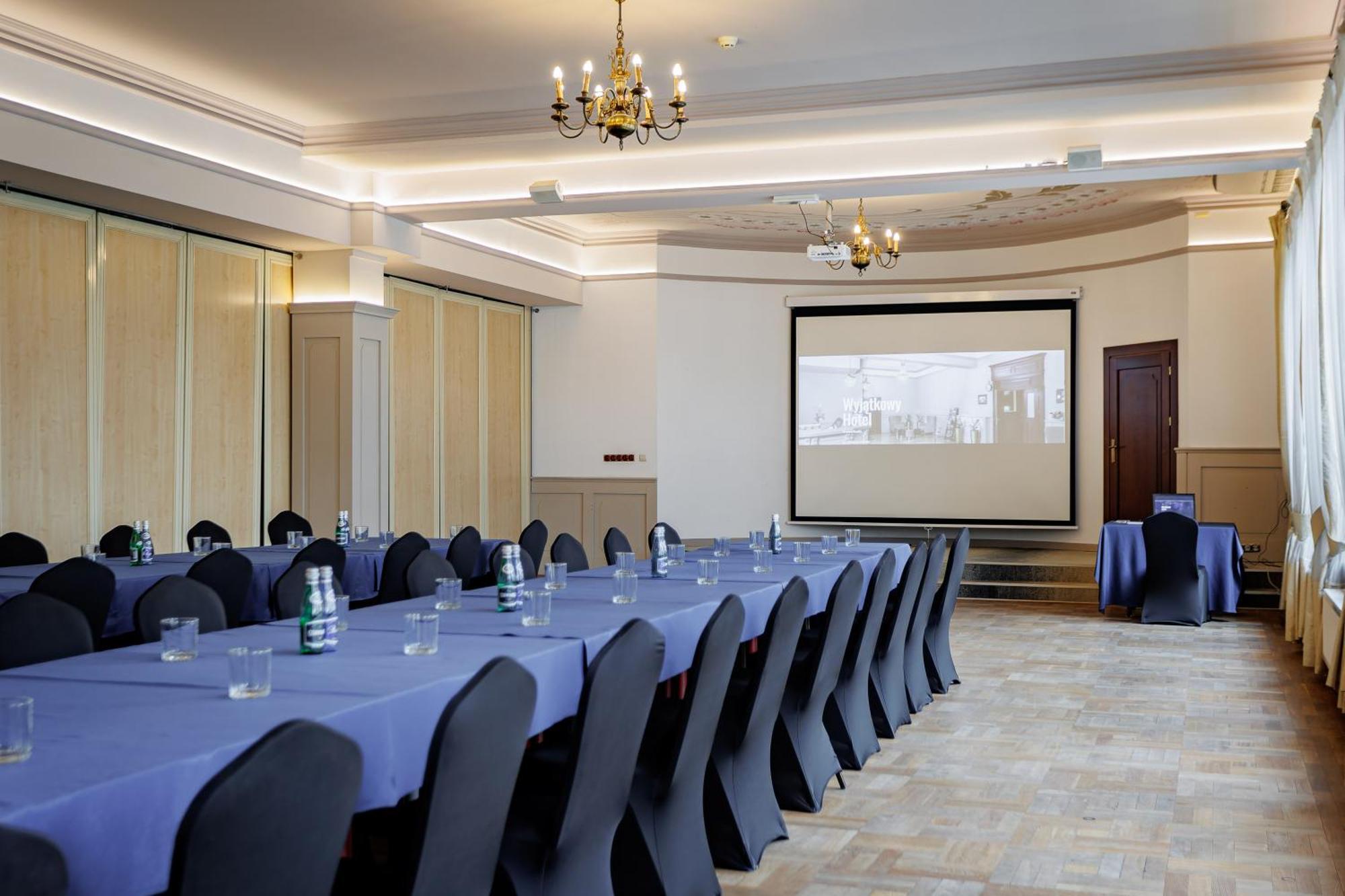 Hotel Cristal Park Dabrowa Tarnowska Exterior photo