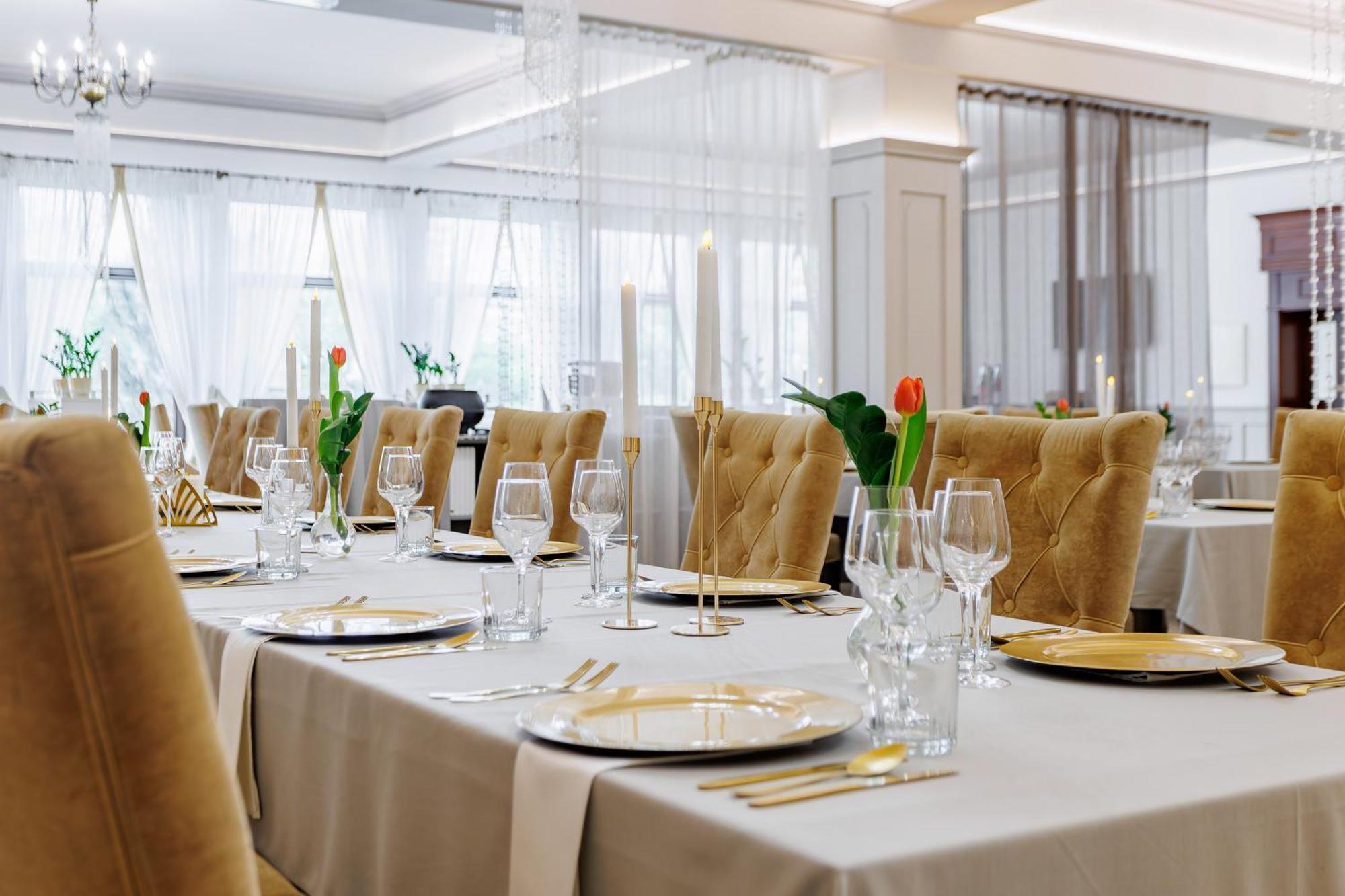 Hotel Cristal Park Dabrowa Tarnowska Exterior photo